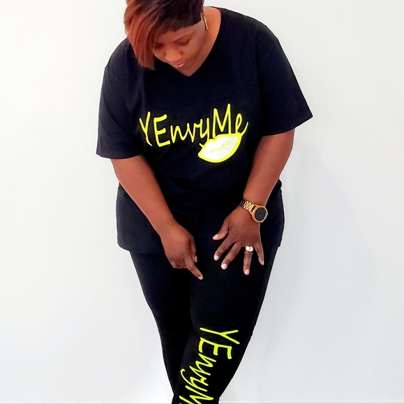 Custom V-Neck YEnvyMe t-shirt with lips - Picture 2 of 2